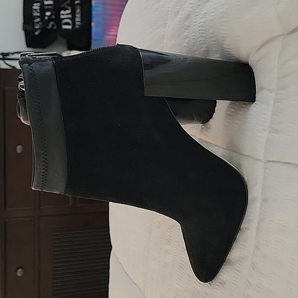 Brand new Renvy Cara Coupped Suede Ankle Boots 10 - Picture 2 of 8